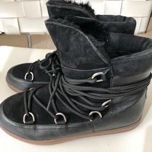 Renvy Mara Shearling laced boots